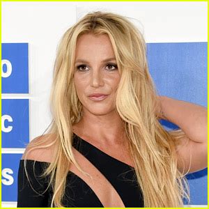 britney spears naked pic|Britney Spears goes completely naked on the beach in beautiful。